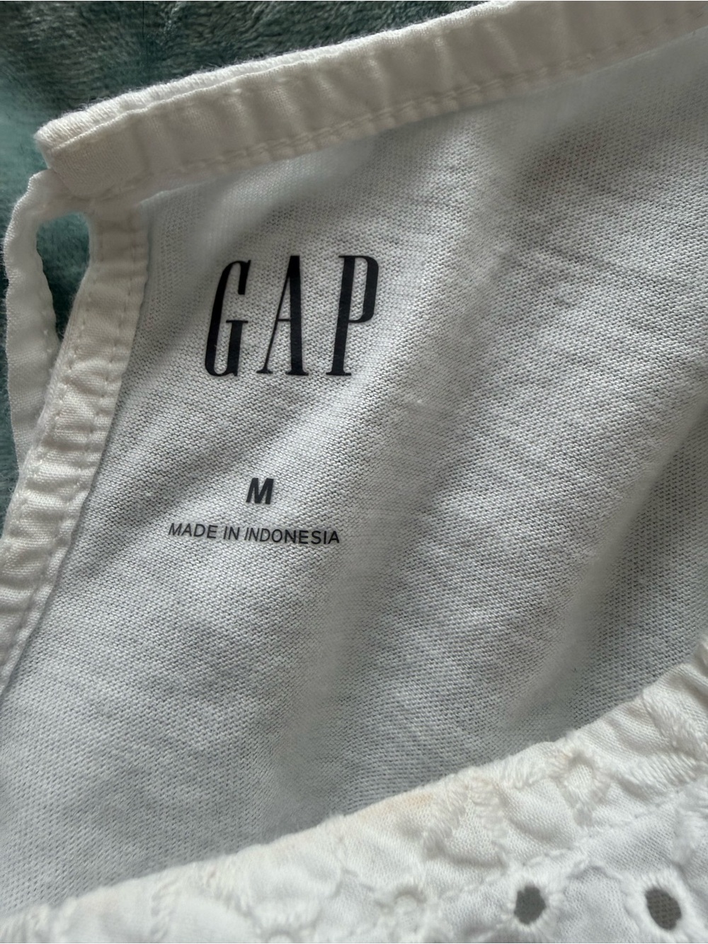 GAP White Eyelet Ruffle Top - Picture 3 of 4
